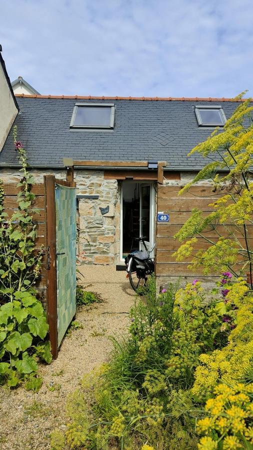 Maisonnette Avec Cour Ploubezre Exterior photo